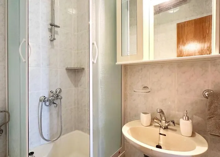 Mihaela * Τρογκίρ