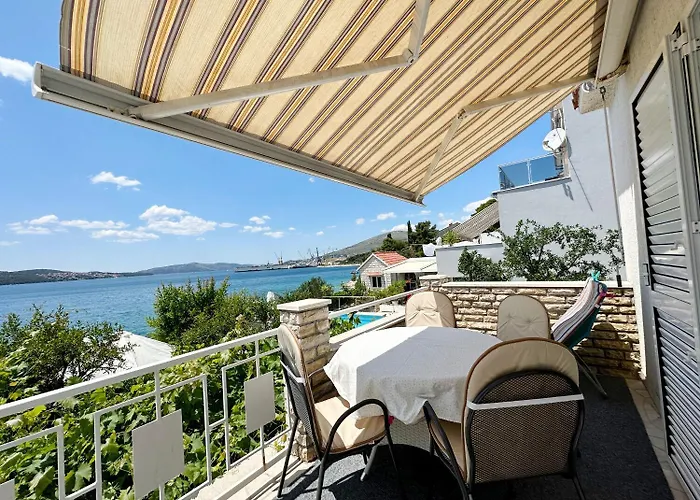 Mihaela * Τρογκίρ