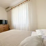 Mihaela Apartment *